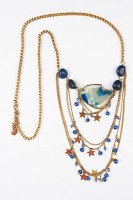 COLLAR CON DETALLES DE PIEDRAS Y ESTRELLAS